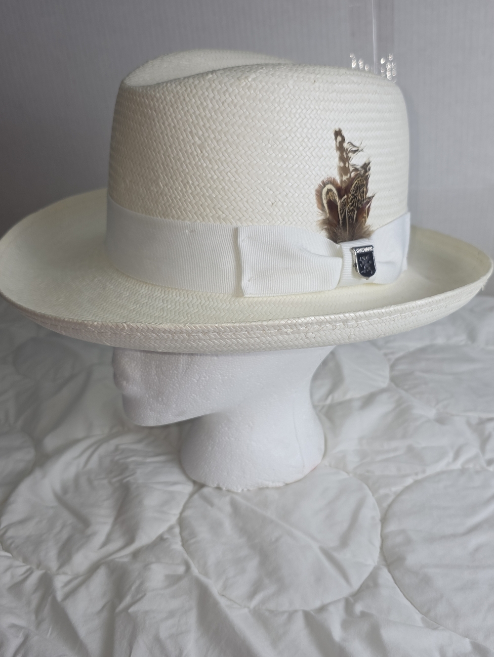 Stacy Adams White Toyo Fedora Hat Medium Feather Band Dress Hat